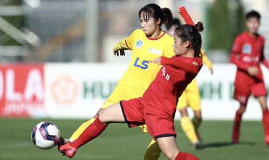 Đội nữ TPHCM I (áo vàng) thể hiện sức mạnh ở trận ra quân Giải nữ vô địch quốc gia - Cúp Thái Sơn Bắc 2022. Ảnh: VFF