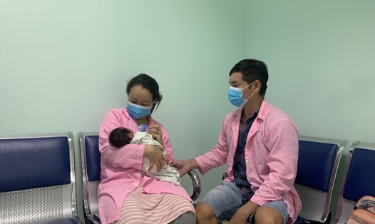 Sức khoẻ chị T và bé gái đã ổn định, hiện đang được chăm sóc tại khoa Nhi Sơ sinh bệnh viện quốc tế Hoàn Mỹ Đồng Nai. Ảnh: Hà Anh Chiến