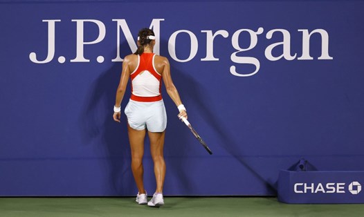 Emma Raducanu là tay vợt nữ thứ ba thất bại ngay trận ra quân của US Open 1 năm sau khi đăng quang. Ảnh: US Open