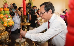 Lãnh đạo TPHCM dâng hương Chủ tịch Hồ Chí Minh, Chủ tịch Tôn Đức Thắng