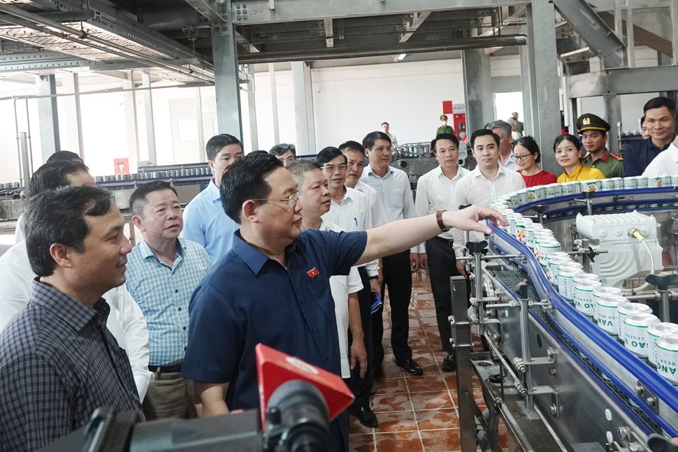 Chủ tịch Quốc hội Vương Đình Huệ dự lễ khánh thành Nhà máy bia ở Hà Tĩnh