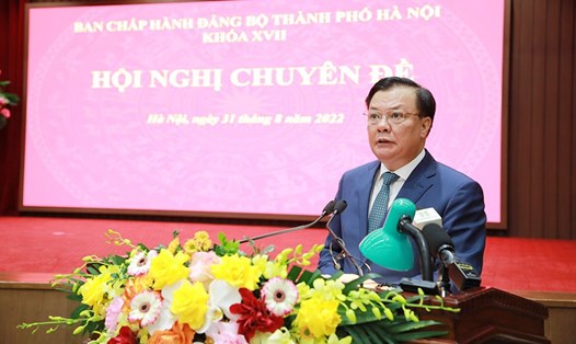 Bí thư Thành ủy Hà Nội Đinh Tiến Dũng phát biểu tại hội nghị chuyên đề. Ảnh: Viết Thành