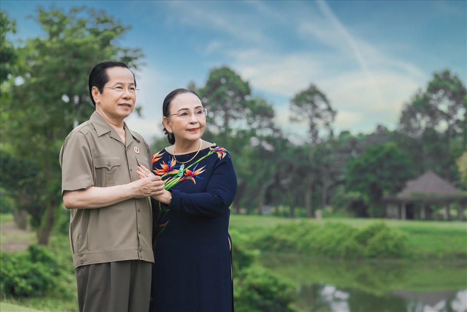 Vợ chồng Anh hùng lao động Lê Văn Kiểm và bà Trần Cẩm Nhung. Ảnh: VTV