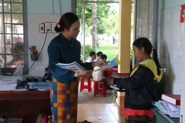 Nhà trường, phụ huynh học sinh đều mong muốn sớm được nhận các chính sách hỗ trợ khi vào đầu năm học mới để vơi bớt nhiều khó khăn. Ảnh: TTXVN