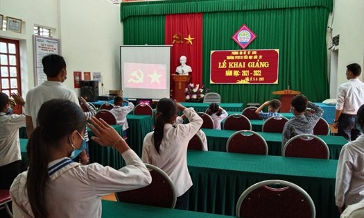Học sinh tiểu học miền núi Nghệ An tham gia lễ khai giảng vào sáng 5.9.2021. Ảnh minh họa