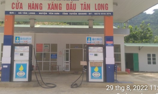 Nhiều cửa hàng xăng dầu ở Tuyên Quang treo biển “hết xăng“. Ảnh: CTV