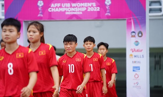 Ngọc Minh Chuyên (số 10) sẽ là con bài chủ lực trong thế trận phòng ngự, phản công của U18 nữ Việt Nam trước U18 nữ Australia. Ảnh: AFF