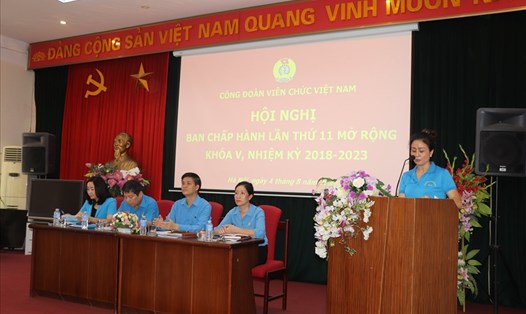 Ông Ngọ Duy Hiểu -  Phó Chủ tịch Tổng Liên đoàn Lao động Việt Nam, Chủ tịch Công đoàn Viên chức Việt Nam chủ trì Hội nghị.