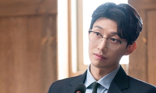 Nam diễn viên Kang Ki Young trong "Nữ luật sư kỳ lạ Woo Young Woo". Ảnh: ENA.