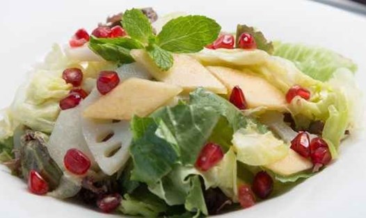 Món salad thập cẩm với củ sen thơm ngon, hấp dẫn. Ảnh: Food.NDTV