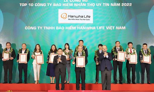 Hanwha Life Việt Nam nhận danh hiệu “Top 10 Công ty Bảo hiểm uy tín năm 2022”.