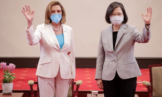 Chủ tịch Hạ viện Mỹ Nancy Pelosi (trái) gặp nhà lãnh đạo Đài Loan Thái Anh Văn, ngày 3.8.2022. Ảnh: AFP