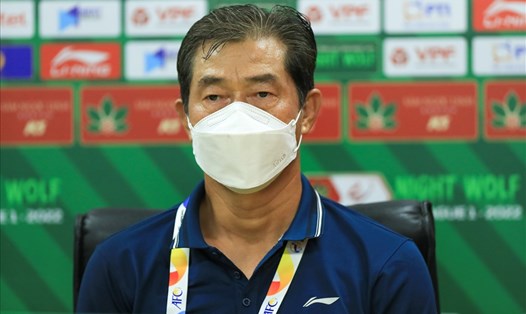 Huấn luyện viên Bae Ji-won cho rằng tương lai bóng đá Việt Nam muốn phát triển công tác trọng tài cần phải được cải thiện. Ảnh: Minh Dân