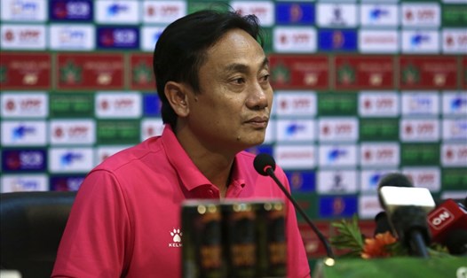 Huấn luyện viên Phùng Thanh Phương dự họp báo sau trận đấu với Hoàng Anh Gia Lai. Ảnh: Thanh Vũ