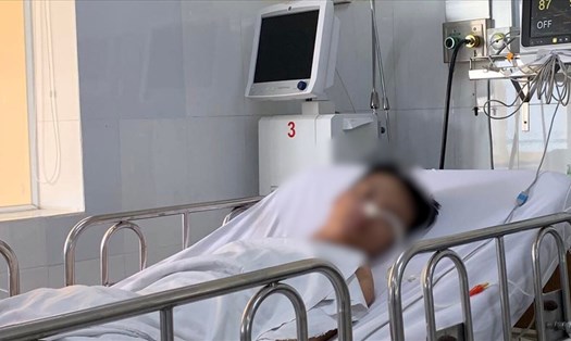 Bệnh nhân đang được hồi sức tích cực tại Bệnh viện Nhân Dân Gia Định. Ảnh: BSCC