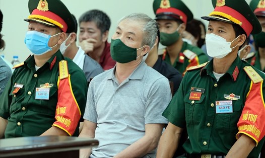 Cựu thiếu tướng Lê Văn Minh bị cáo buộc bảo kê cho ông trùm buôn lậu xăng Phan Thanh Hữu, nhận tiền. Ảnh: N.H