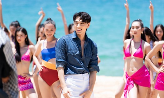 nam ca sĩ Isaac và Top 37  "“Miss World Vietnam 2022” xuất hiện trong MV “Summer Love”. Ảnh: NSCC