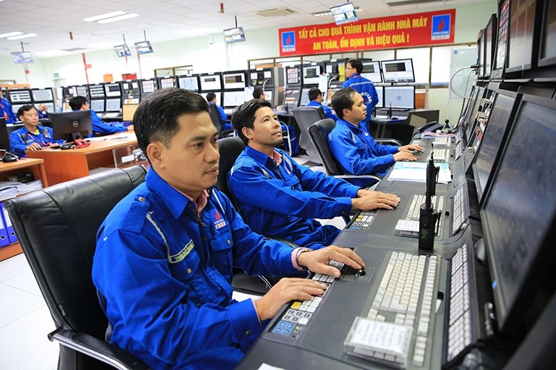 Kỹ sư BSR kiểm tra, vận hành máy móc thiết bị (ảnh minh hoạ). Ảnh: CĐN