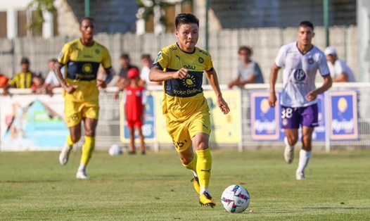 Quang Hải không để lại nhiều dấu ấn trong trận đầu đá chính tại Ligue 2. Ảnh: PAUFC