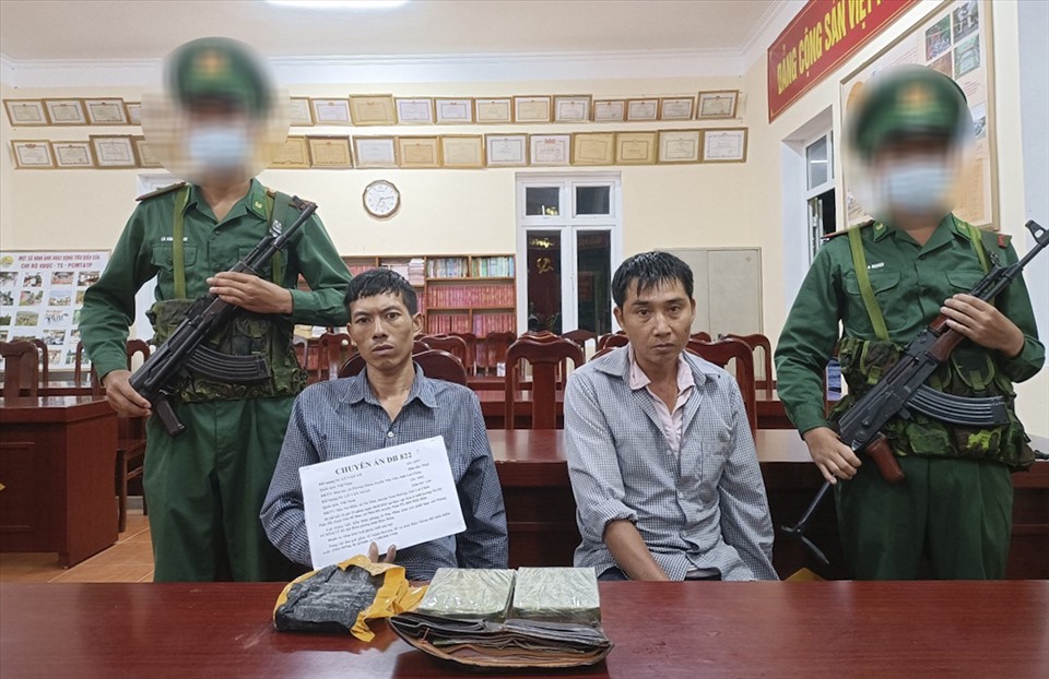 Bắt giữ 2 đối tượng từ Lai Châu sang Điện Biên mua 2 bánh heroin
