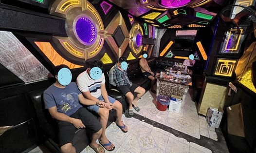 Nhóm đối tượng sử dụng ma túy trong quán karaoke Lưu Luyến. Ảnh: Cổng thông tin Công an tỉnh Quảng Ninh.
