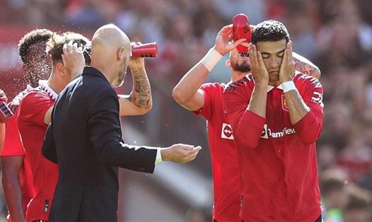 Ten Hag không đủ sức nặng để Ronaldo nghe theo? Ảnh: AFP