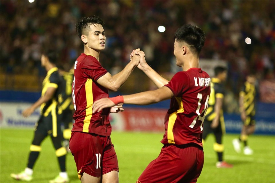 U19 Việt Nam lội ngược dòng đánh bại U19 Malaysia với tỉ số 2-1
