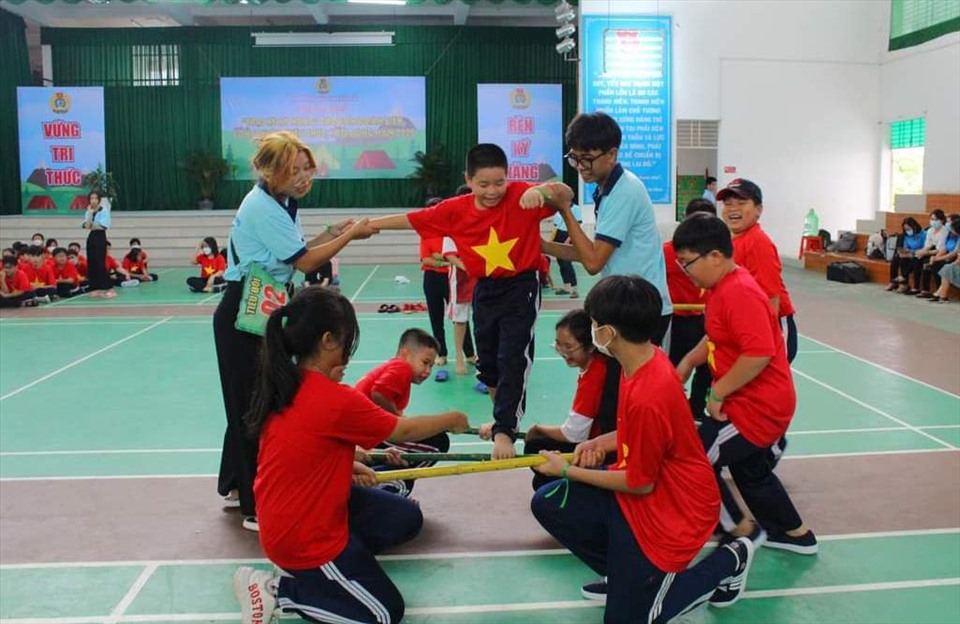 Các em thiếu nhi hào hứng tham gia các hoạt động tại trại hè kỹ năng. Ảnh: PV