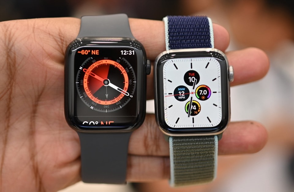 Tội phạm di cư sẽ bị chính phủ Anh theo dõi bằng đồng hồ thông minh vào cuối tháng 8 năm nay. Ảnh chụp màn hình