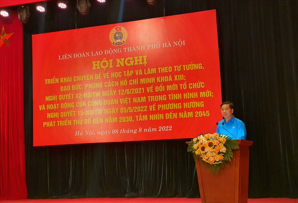 Phó Chủ tịch Liên đoàn Lao động Thành phố Hà Nội Nguyễn Huy Khánh phát biểu tại Hội nghị. Ảnh: Ngọc Ánh