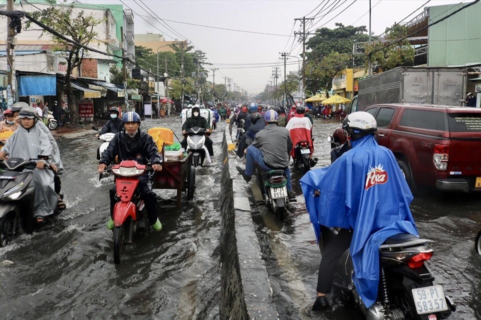 Nhịp sống 24h: Mưa kéo dài cả ngày tại TPHCM Nhịp sống 24h: Mưa kéo dài cả ngày tại TPHCM
