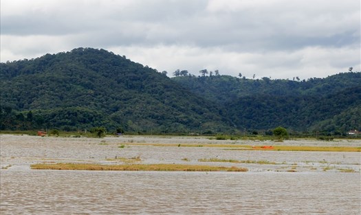 Nước lũ dâng cao ở huyện Lắk. Ảnh: P.T.