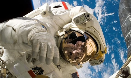 Bộ đồ phi hành gia hiện tại có tuổi thọ hơn 40 năm của NASA. Ảnh chụp màn hình