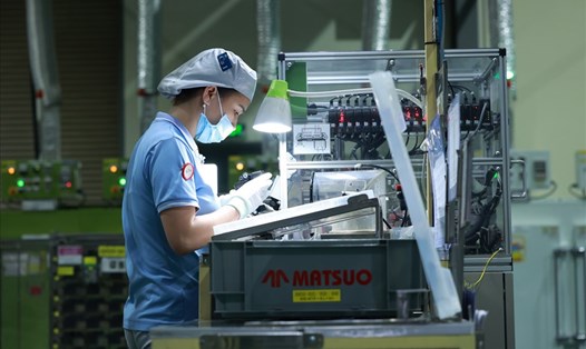 Công nhân doanh nghiệp FDI Nhật Bản tại khu công nghiệp Mê Linh, Hà Nội, sản xuất linh kiện điện tử. Ảnh: Hải Nguyễn