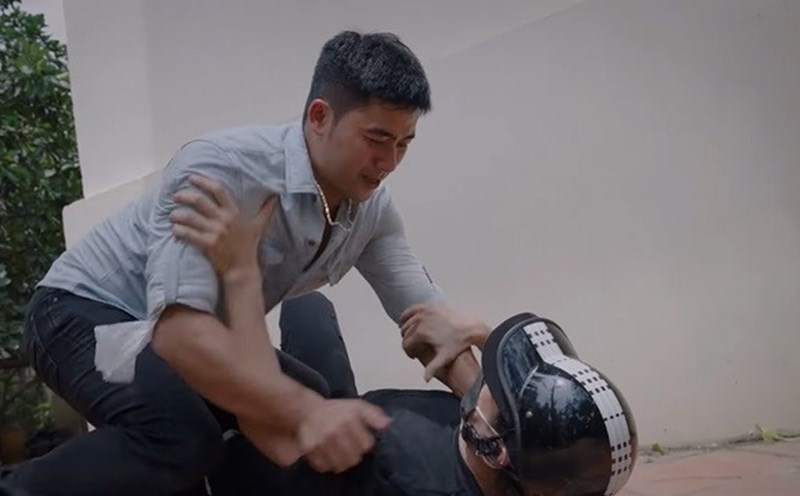 Tình tiết trong "Ga-ra hạnh phúc" tập 2. Ảnh: NSCC.