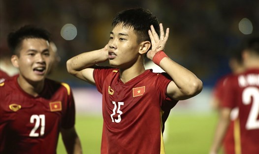 Đình Bắc ghi bàn duy nhất giúp U19 Việt Nam thắng U19 Thái Lan. Ảnh: Thanh Vũ