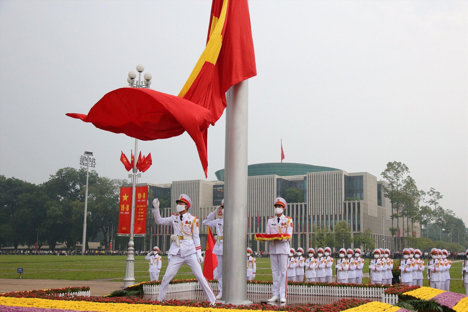 Trang trọng Lễ thượng cờ mừng Quốc khánh ở Lăng Chủ tịch Hồ Chí Minh
