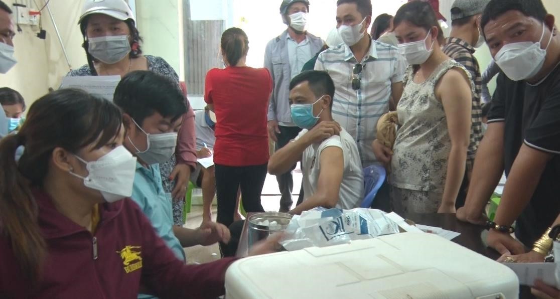 Một điểm tiêm phòng COVID-19 ở phường Dương Đông, TP Phú Quốc. Ảnh: PV