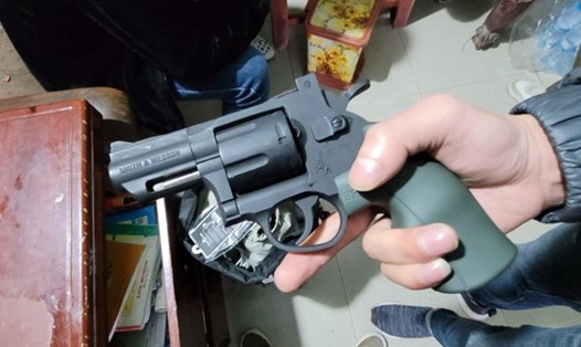 Hiện công an quận Cẩm Lệ, TP.Đà Nẵng đã thu hồi khẩu súng giả và củng cố hồ sơ để xử lý. Ảnh minh họa