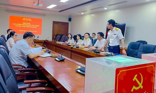 Các thành viên tham dự hội nghị triển khai xác minh tài sản, thu nhập cán bộ, công chức năm 2022. Ảnh Huy Hùng.