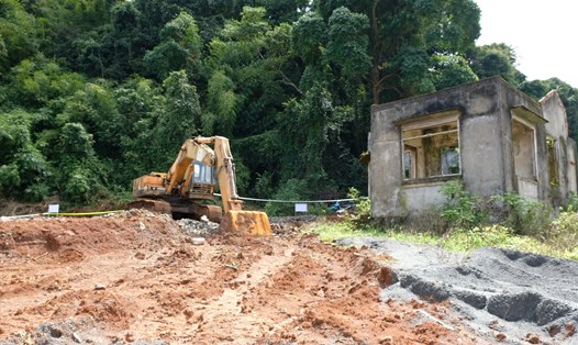 Hiện trường vụ việc đổ rác thải ra môi trường vừa được người dân ở thôn 9, xã Kiến Thành, huyện Đắk R'lấp phát hiện. Ảnh: V.H.