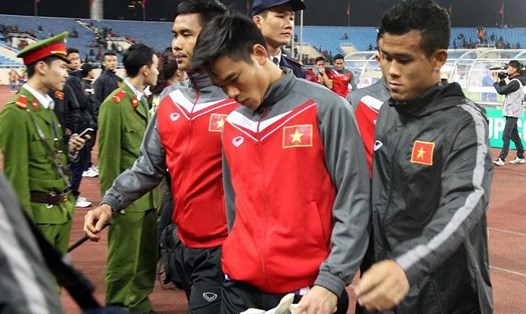 Tuyển Việt Nam nhận trận thua sốc trước tuyển Malaysia tại bán kết lượt về AFF Cup 2014. Ảnh: AFP