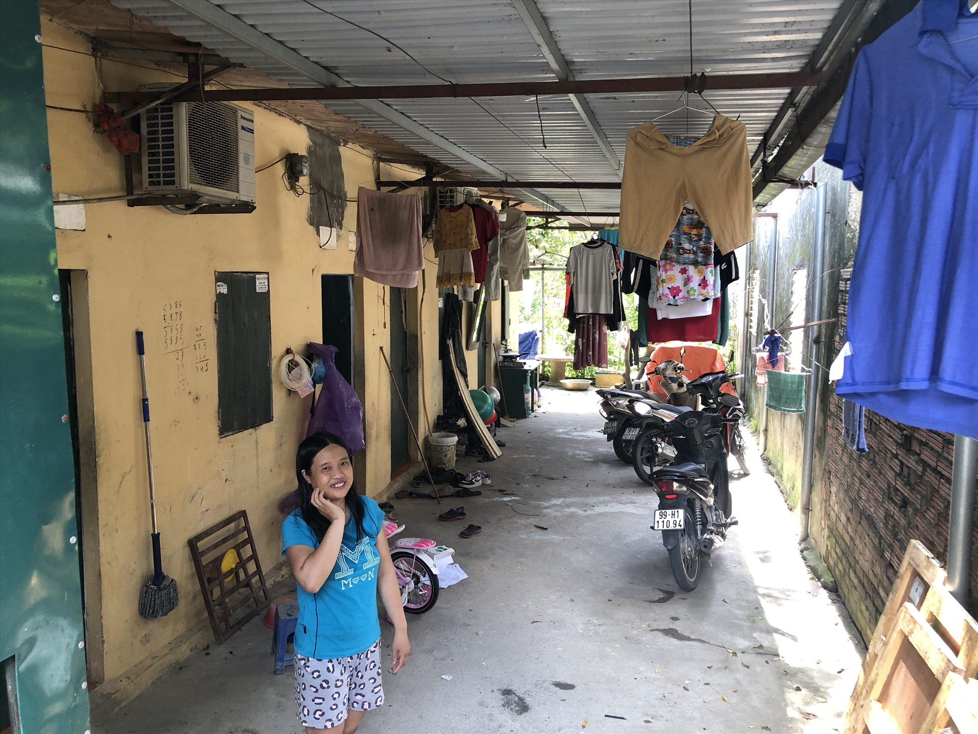 Không ít công nhân chọn ở lại nhà trọ trong dịp nghỉ Lễ Quốc khánh 2.9. 
Ảnh: Bảo Hân