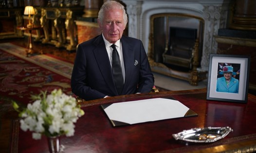 Vua Charles III có bài phát biểu trên truyền hình từ Điện Buckingham ở London ngày 9.9, một ngày sau khi Nữ hoàng Elizabeth II qua đời ở tuổi 96. Ảnh: AFP