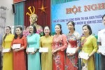 Những tập thể, cá nhân có thành tích xuất sắc trong thực hiện chương trình 01 triệu sáng kiến giai đoạn 1. Ảnh: CĐN