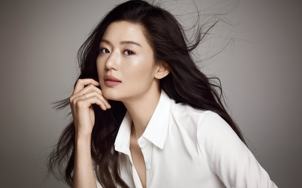 Sức hút từ phong cách thời trang của bà mẹ 2 con - Jeon Ji Hyun