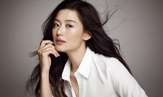 Jeon Ji Hyun ký hợp đồng bạc tỉ khi làm gương mặt đại diện cho thương hiệu thời trang quốc tế. Ảnh: Xinhua