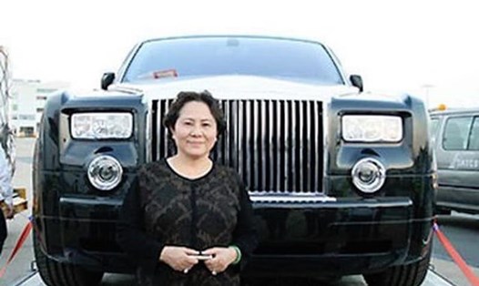 Bà Dương Thị Bạch Diệp với chiếc Rolls Royce đình đám một thời Ảnh: LĐO