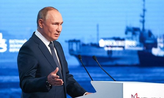 Tổng thống Nga Vladimir Putin phát biểu tại Diễn đàn Kinh tế Phương Đông, ngày 7.9.2022. Ảnh: Xinhua