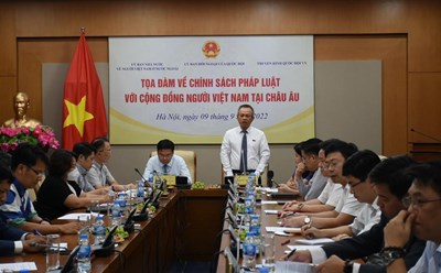 Toạ đàm về chính sách pháp luật với người Việt ở Châu Âu. Ảnh: Ngọc Vân